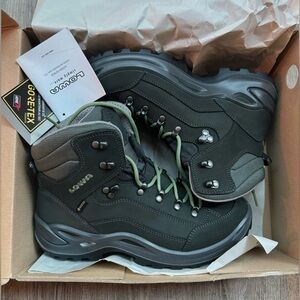Hiking Boots | Lowa Women’s Renegade GTX Mid - size 8.5